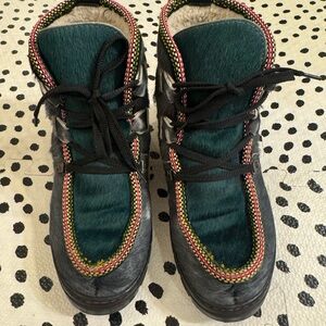 Incredible boot - Fur-Lined Boots with Colorful Trim